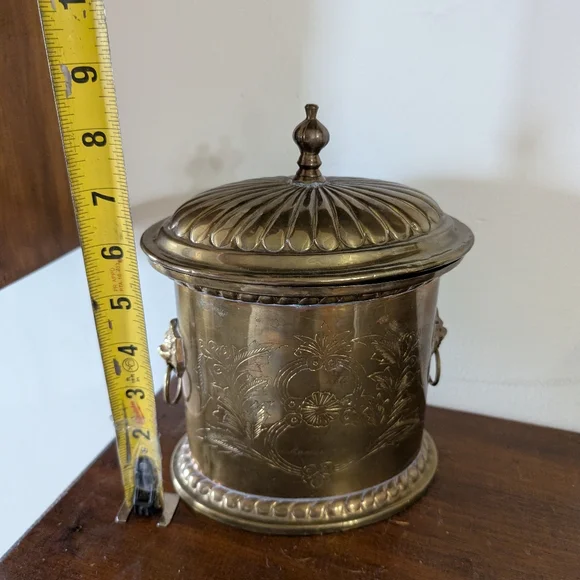 Vintage Brass Lidded Container Biscuit Storage Lions Head Handles Victorian - Picture 9 of 17